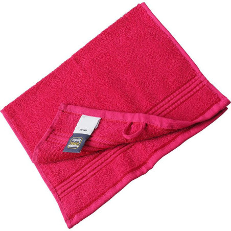 Serviette de bain personnalisée en broderie magenta
