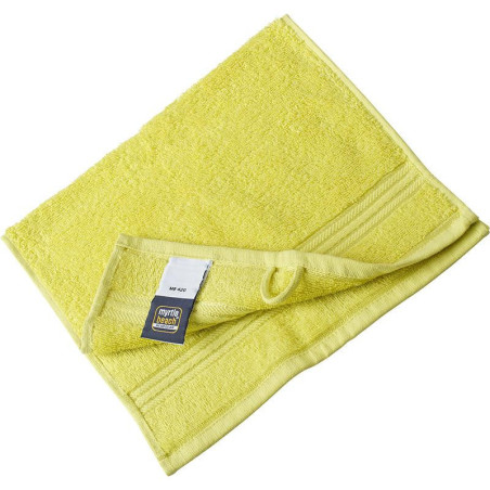 Serviette de bain personnalisée en broderie vert anis