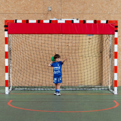 Réducteur but handball en mousse  avec fixation velcro 2